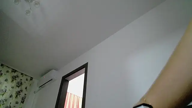 Snapshot of Julianna68 chatting on October 26, 2025, 1:39 am Julianna68 online show from October 26, 2025, 1:39 am