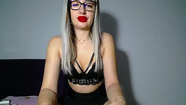 Snapshot of Julianna68 chatting on October 29, 2025, 7:35 pm Julianna68 online show from October 29, 2025, 7:35 pm