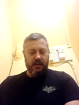 Snapshot of richton62 chatting on July 18, 2026, 6:33 am richton62 online show from July 18, 2026, 6:33 am