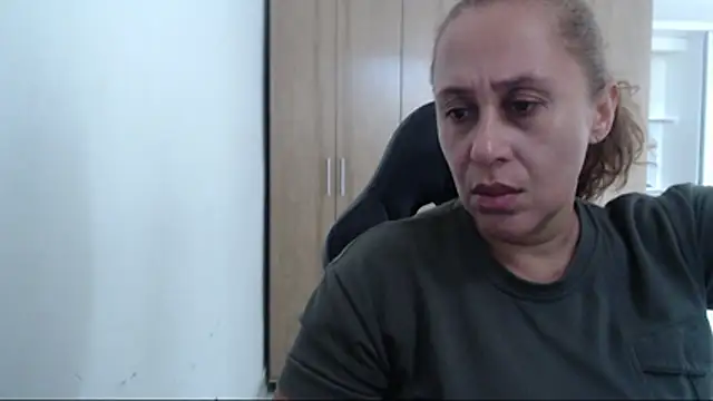 RoxanaLove9 online show from August 2, 2026, 6:05 pm