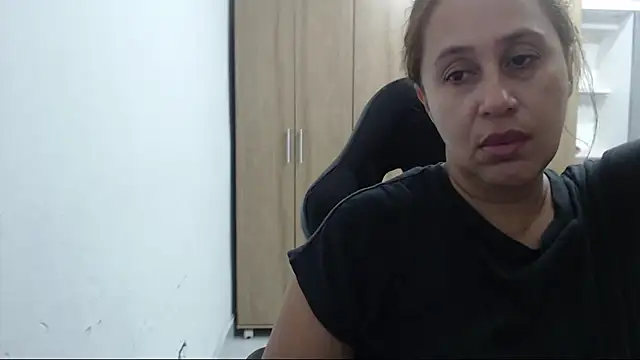 Snapshot of RoxanaLove9 chatting on June 19, 2026, 2:17 am RoxanaLove9 online show from June 19, 2026, 2:17 am