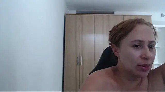 RoxanaLove9 online show from July 16, 2026, 6:49 pm