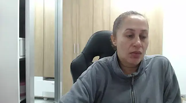 Snapshot of RoxanaLove9 chatting on February 9, 2025, 3:43 am RoxanaLove9 online show from February 9, 2025, 3:43 am