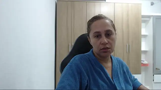 RoxanaLove9 online show from May 4, 2026, 11:07 pm