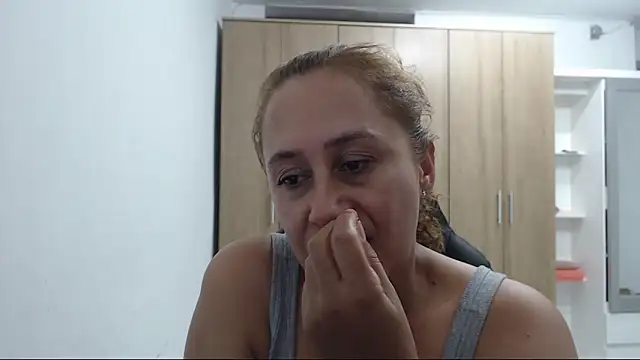 Snapshot of RoxanaLove9 chatting on June 7, 2026, 10:48 pm RoxanaLove9 online show from June 7, 2026, 10:48 pm