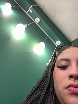 Annie9  online show from December 3, 2025, 3:29 am