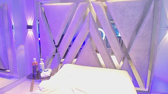 Annie9  online show from March 3, 2026, 2:57 pm