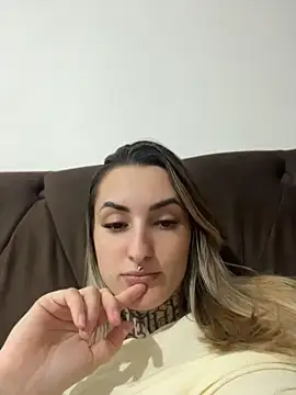 hotskinny1 online show from May 11, 2026, 11:13 pm