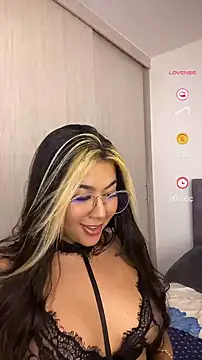 Snapshot of EmberEyes_999 chatting on January 24, 2025, 6:35 am EmberEyes 999 online show from January 24, 2025, 6:35 am