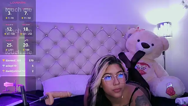 Snapshot of EmberEyes_999 chatting on March 5, 2025, 12:49 am EmberEyes 999 online show from March 5, 2025, 12:49 am