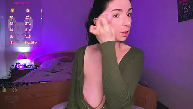 AdellaLoveX online show from May 9, 2026, 3:43 am