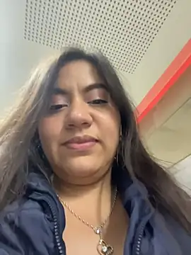Iam  Cristal online show from April 21, 2026, 2:51 am