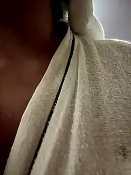 Snapshot of Iam__Cristal chatting on October 12, 2025, 10:11 pm Iam Cristal online show from October 12, 2025, 10:11 pm