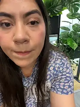 Iam  Cristal online show from May 17, 2026, 10:32 pm