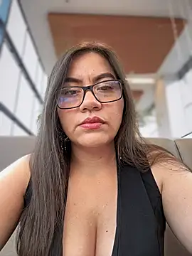 Snapshot of Iam__Cristal chatting on December 2, 2025, 9:38 pm Iam Cristal online show from December 2, 2025, 9:38 pm