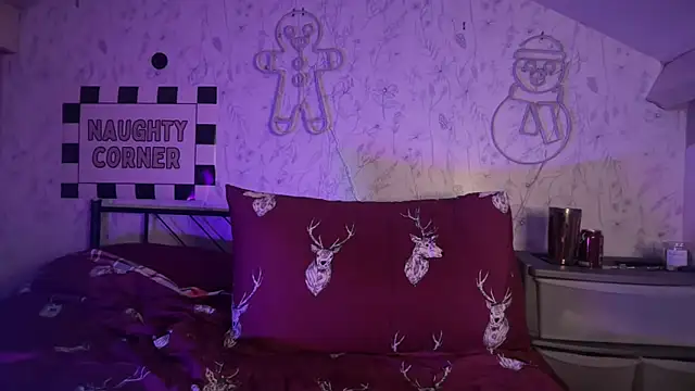 Snapshot of Curvy_Rosie99 chatting on March 14, 2026, 6:14 pm Curvy Rosie99 online show from March 14, 2026, 6:14 pm