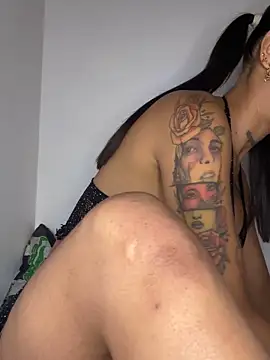 paisitahot1975 online show from October 7, 2025, 10:55 pm