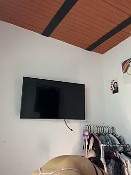 paisitahot1975 online show from March 13, 2026, 11:43 pm