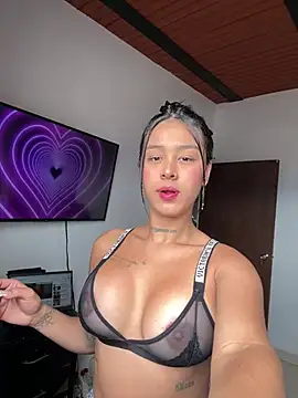 paisitahot1975 online show from March 20, 2025, 4:09 pm