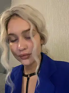 Snapshot of KikiWatson chatting on January 19, 2025, 11:23 am KikiWatson online show from January 19, 2025, 11:23 am