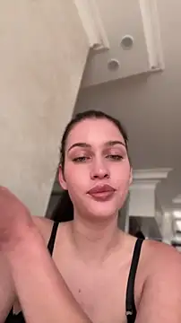 KikiWatson online show from April 25, 2026, 1:41 pm