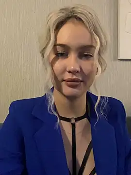 Snapshot of KikiWatson chatting on January 19, 2025, 8:18 am KikiWatson online show from January 19, 2025, 8:18 am