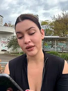 KikiWatson online show from October 25, 2025, 7:07 am