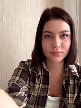 Snapshot of KikiWatson chatting on October 6, 2025, 6:47 am KikiWatson online show from October 6, 2025, 6:47 am