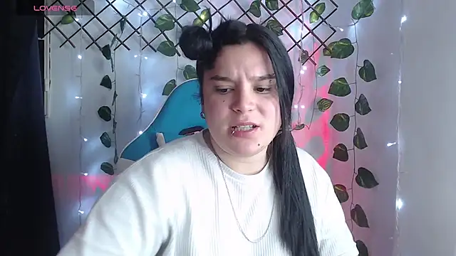 Snapshot of Nika_1_ chatting on August 5, 2026, 1:43 am Nika 1 online show from August 5, 2026, 1:43 am