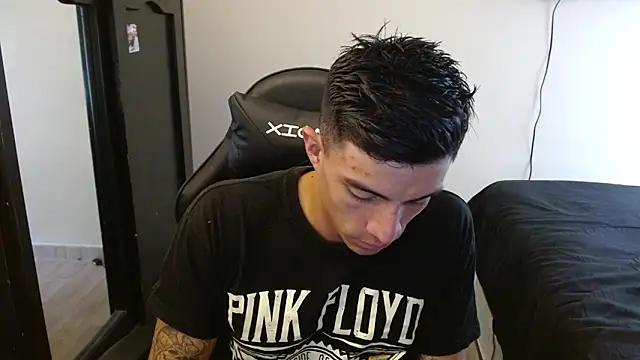 Snapshot of kv___xxx_ chatting on November 4, 2025, 6:33 pm kv xxx online show from November 4, 2025, 6:33 pm