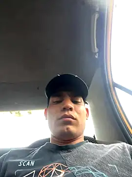 Snapshot of stiven-p23 chatting on October 29, 2025, 9:14 pm stiven-p23 online show from October 29, 2025, 9:14 pm