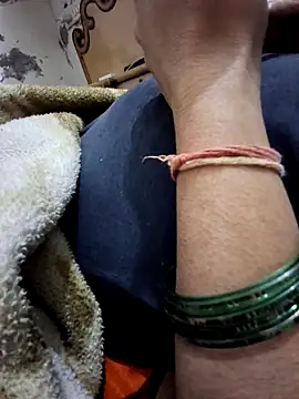 Snapshot of menakshiiikaur chatting on November 2, 2025, 6:46 pm menakshiiikaur online show from November 2, 2025, 6:46 pm