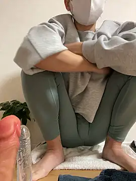 AiRiii online show from October 24, 2025, 6:23 am