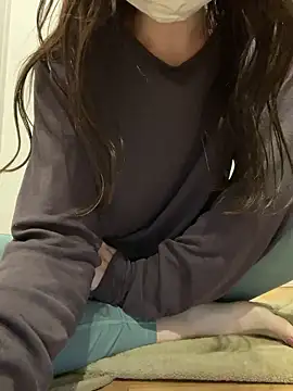 AiRiii online show from November 28, 2025, 6:35 am