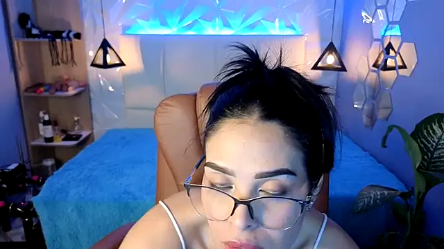 Snapshot of AlessiaVal_ chatting on November 12, 2025, 2:54 pm AlessiaVal online show from November 12, 2025, 2:54 pm