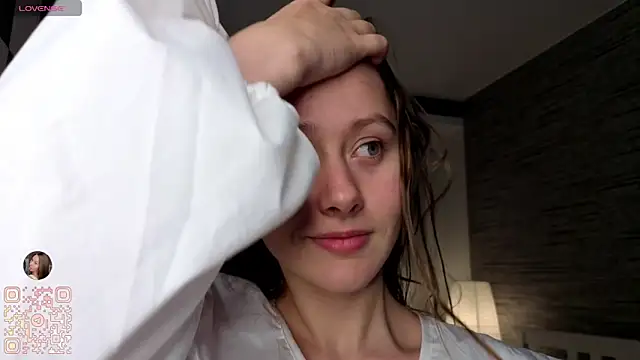 Snapshot of EthalBuffkin chatting on October 21, 2025, 7:13 pm EthalBuffkin online show from October 21, 2025, 7:13 pm