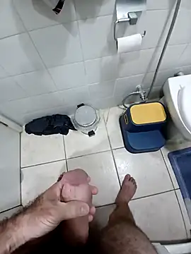 Snapshot of loganwolverine02 chatting on November 24, 2025, 2:44 am loganwolverine02 online show from November 24, 2025, 2:44 am