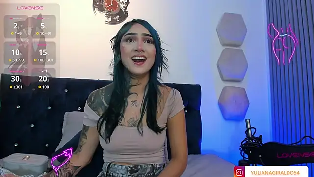 yulianademond66 online show from June 13, 2026, 8:07 pm