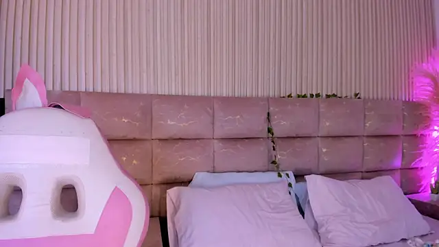 Snapshot of HannaRhodes chatting on July 20, 2026, 1:35 pm HannaRhodes online show from July 20, 2026, 1:35 pm