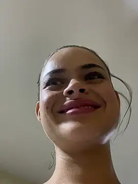 HannaRhodes online show from April 26, 2026, 4:21 am