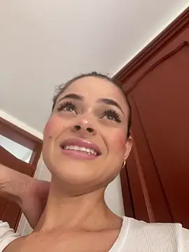 HannaRhodes online show from May 4, 2026, 4:21 pm
