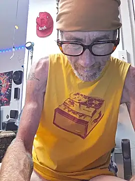 Snapshot of Undercover_Pornstar chatting on August 4, 2026, 5:06 pm Undercover Pornstar online show from August 4, 2026, 5:06 pm