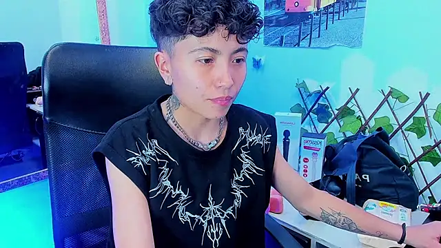 Snapshot of Im_Mathias chatting on December 14, 2025, 1:01 am Im Mathias online show from December 14, 2025, 1:01 am