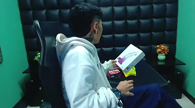 Snapshot of Im_Mathias chatting on March 13, 2025, 2:27 am Im Mathias online show from March 13, 2025, 2:27 am