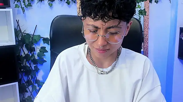 Snapshot of Im_Mathias chatting on February 13, 2026, 2:11 am Im Mathias online show from February 13, 2026, 2:11 am