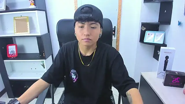 Snapshot of Im_Mathias chatting on September 19, 2025, 8:24 pm Im Mathias online show from September 19, 2025, 8:24 pm