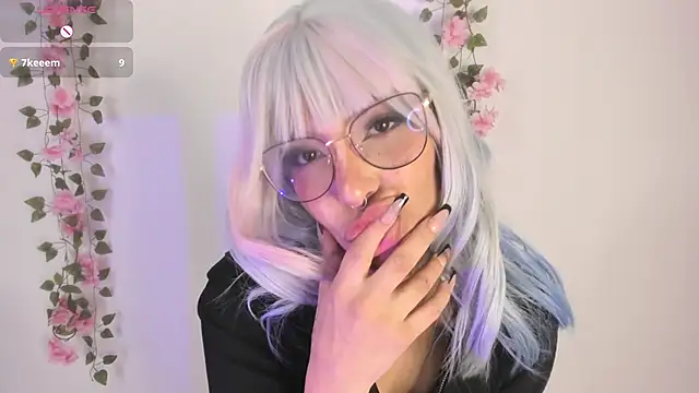 Snapshot of Luna-Chann chatting on June 15, 2026, 8:08 pm Luna-Chann online show from June 15, 2026, 8:08 pm