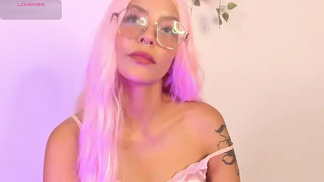 Snapshot of Luna-Chann chatting on June 3, 2026, 9:41 pm Luna-Chann online show from June 3, 2026, 9:41 pm