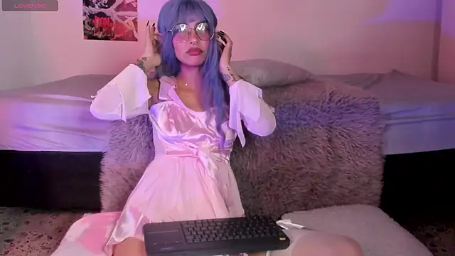 Luna-Chann online show from October 31, 2025, 8:38 pm