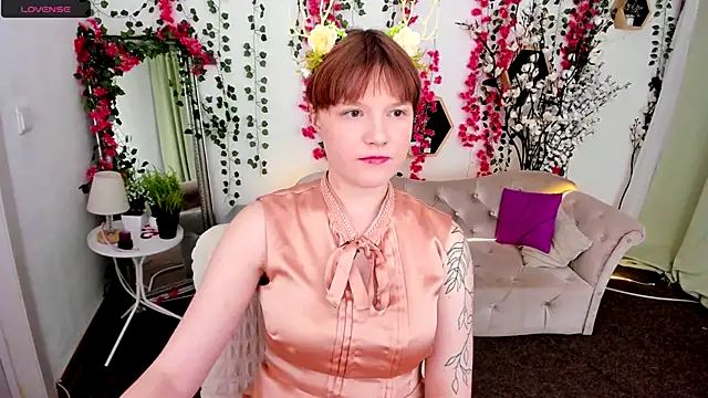 Snapshot of DreamyLuna chatting on November 20, 2025, 8:09 pm DreamyLuna online show from November 20, 2025, 8:09 pm